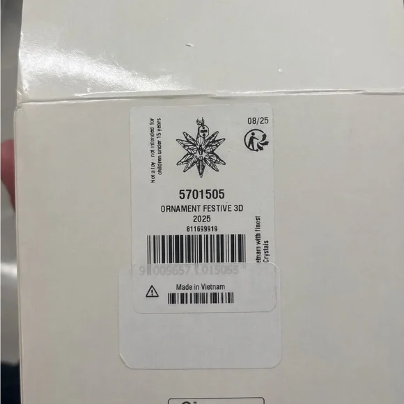 Swarovski 2025 Annual Edition Festive 3D Star Ornament 5701505 Gold w/ Box - Picture 2 of 7